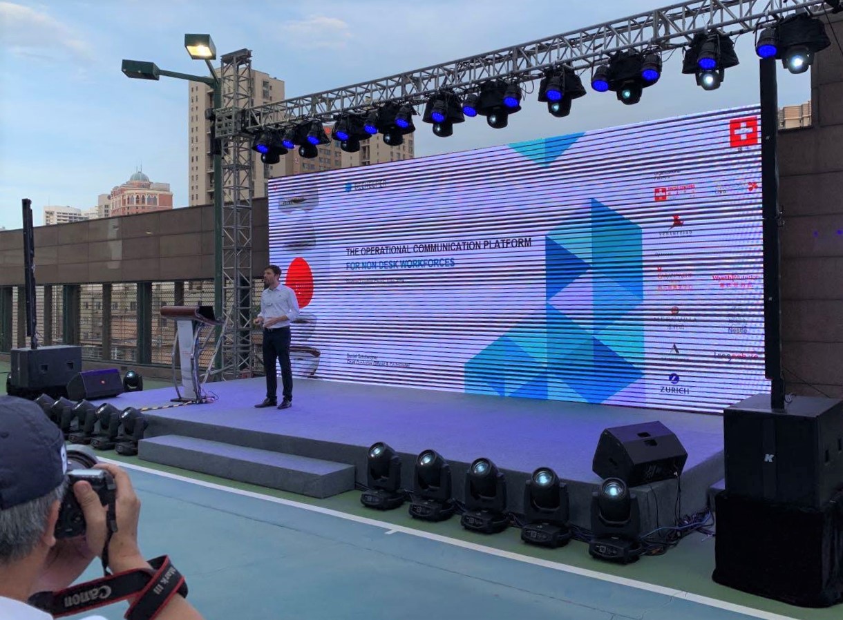 Sztutwojner pitching in China during Venture Leaders China 2019